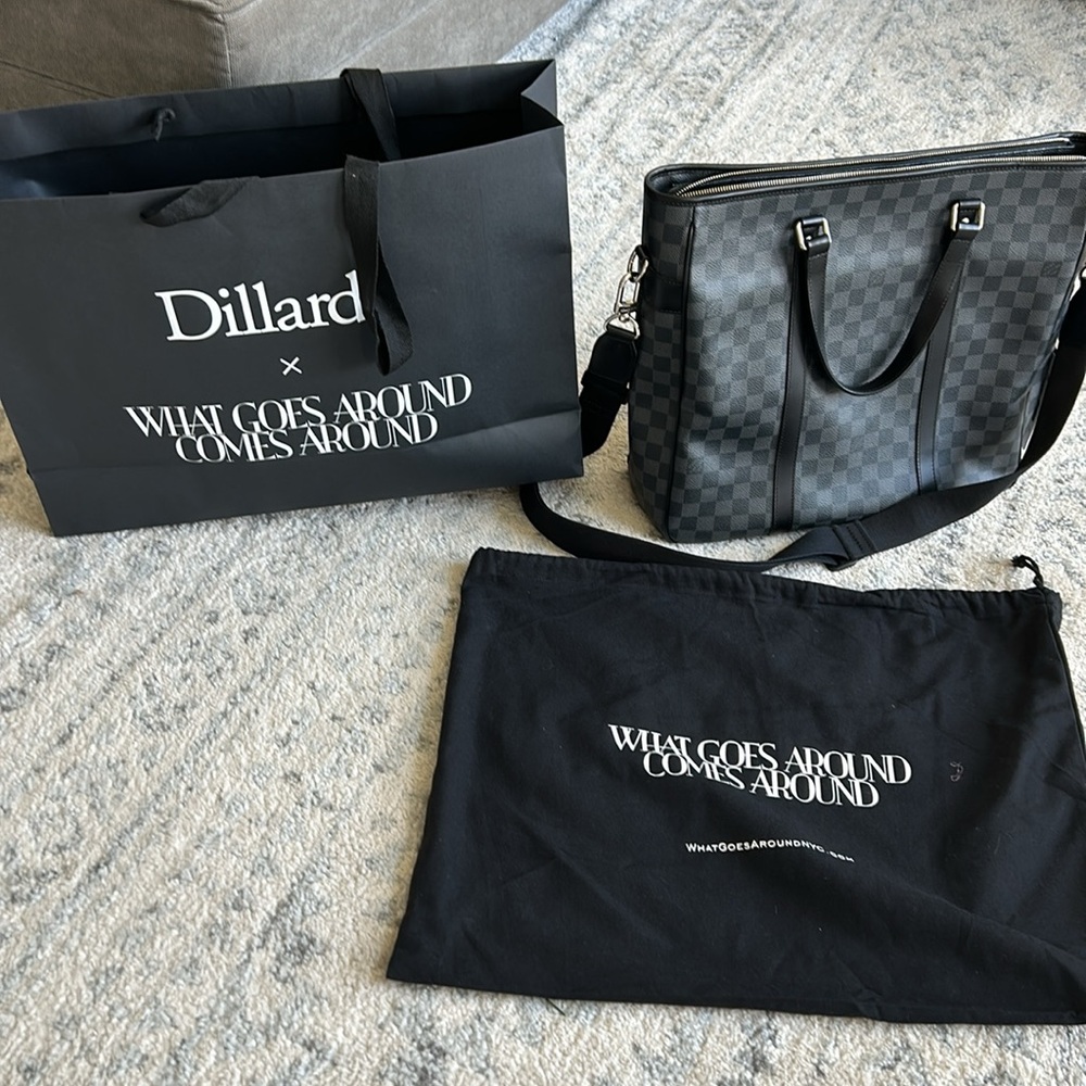 Authentic Louis Vuitton
Damier Graphite tote - Picture 10 of 10